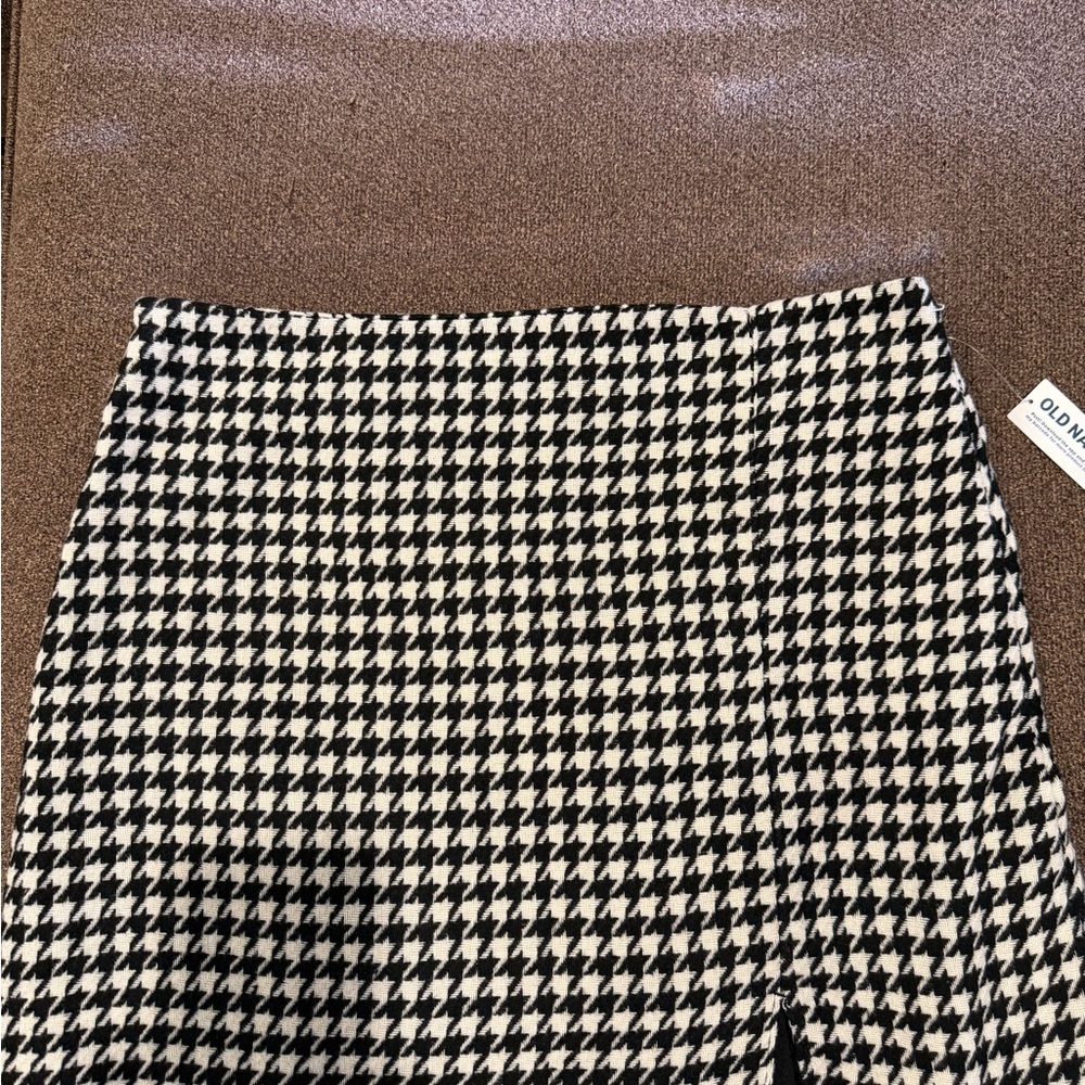 Old Navy Black and White Houndstooth Mini Skirt